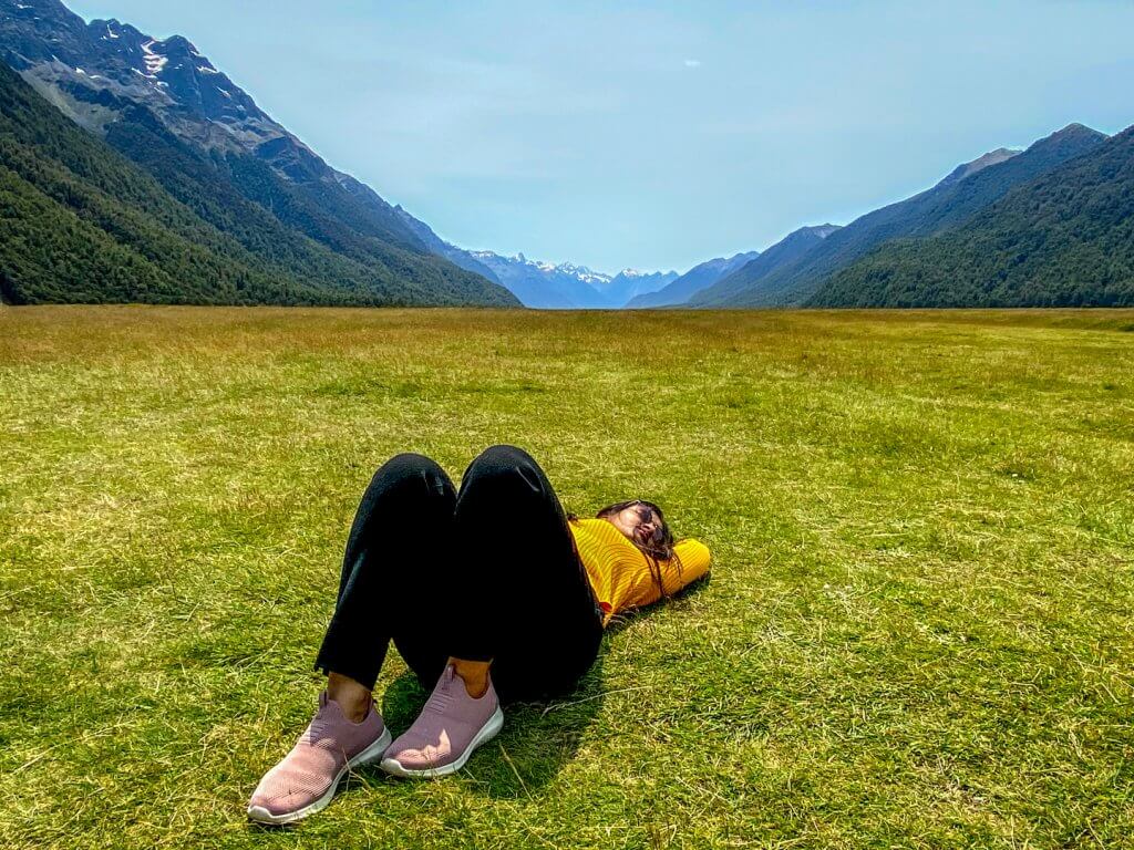 Sleeping on the grassfields at Eglington Valley Viewpoint on the drive to Queenstown from Milford Sound during our New Zealand Road Trip through South Island
