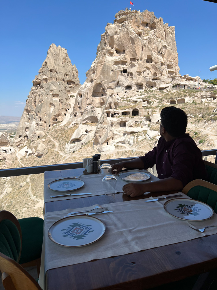 Sensa Restaurant with a view of Uchisar Castle