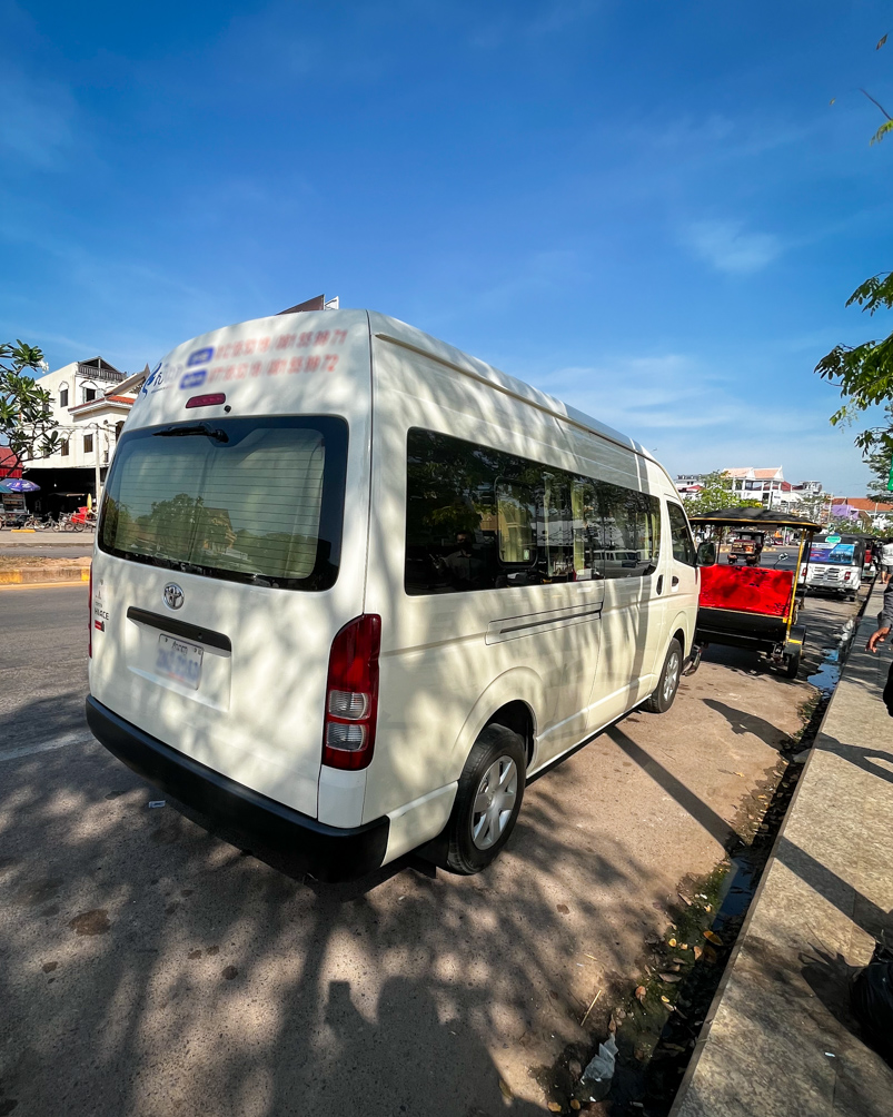 Min Van for a journey between Phnom Penh and Siem Reap