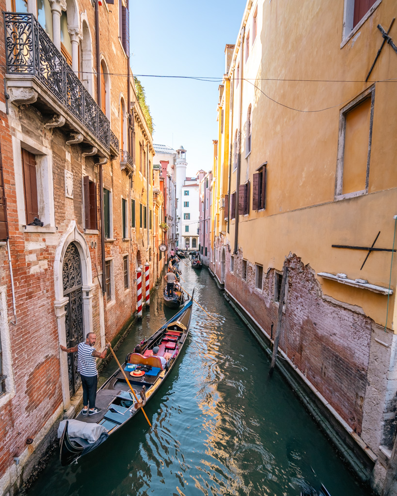 What to See in Venice in 2 Days: The Ultimate Itinerary 3 Gondola traffic in the narrow canals of Venice