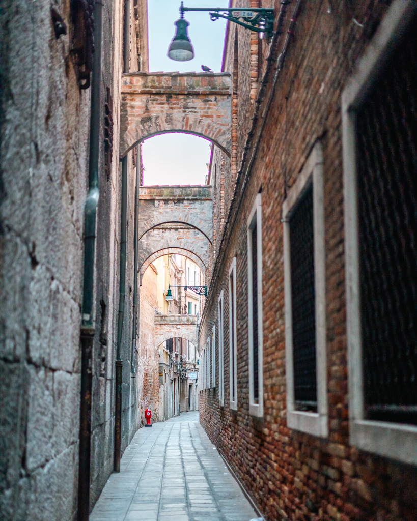 What to See in Venice in 2 Days: The Ultimate Itinerary 6 Narrow alleyways in Venice